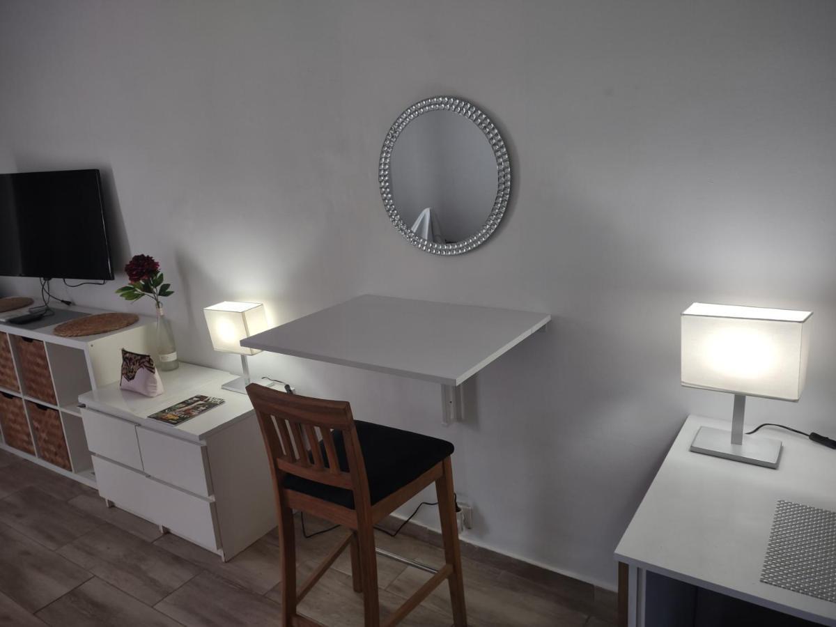 Apartment Puerto Banus Near Beachfront, Sunny Terrace, Pool, Tennis Court, Parking And Movies Projector *