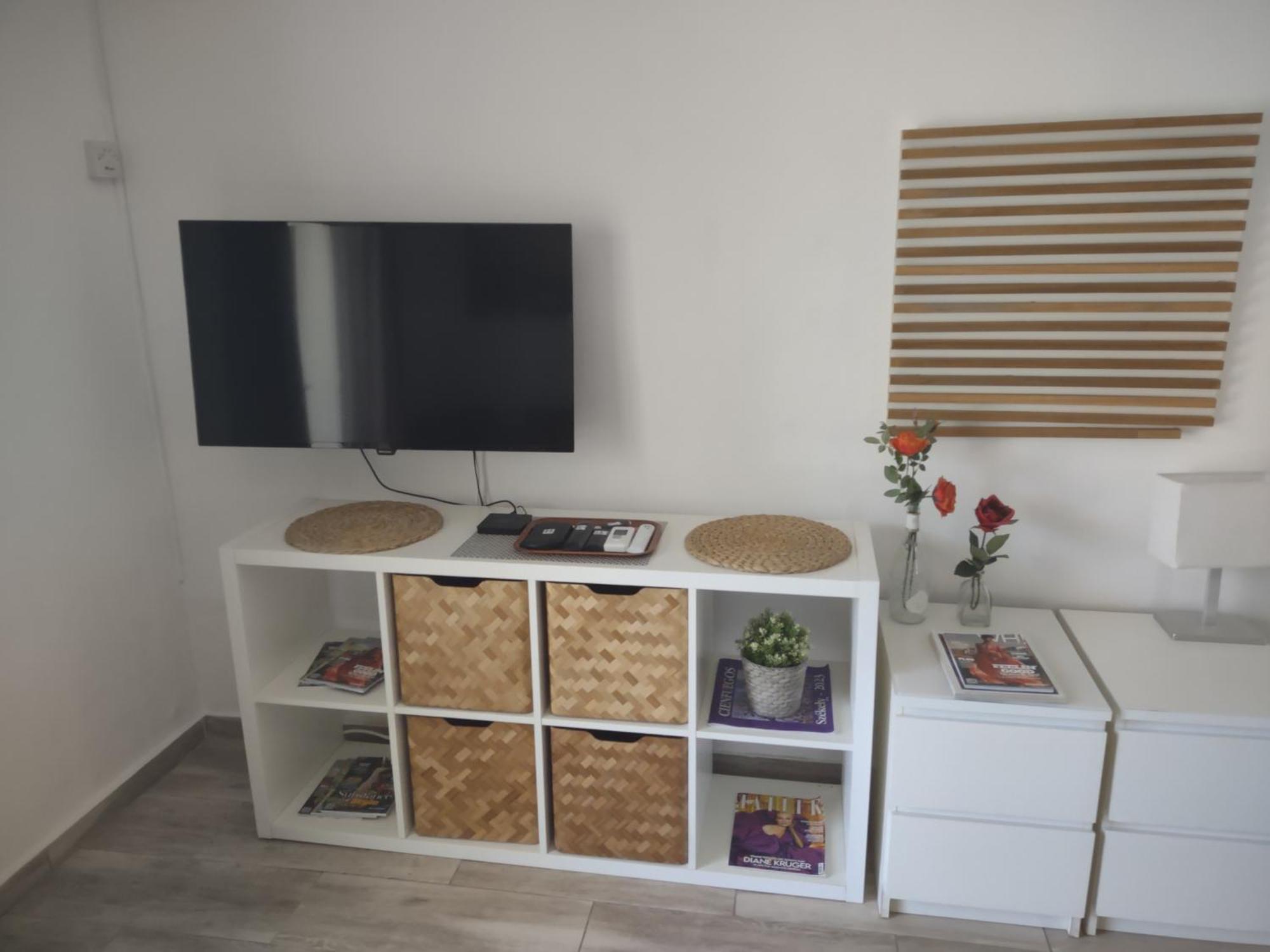 Apartment Puerto Banus Near Beachfront, Sunny Terrace, Pool, Tennis Court, Parking And Movies Projector *